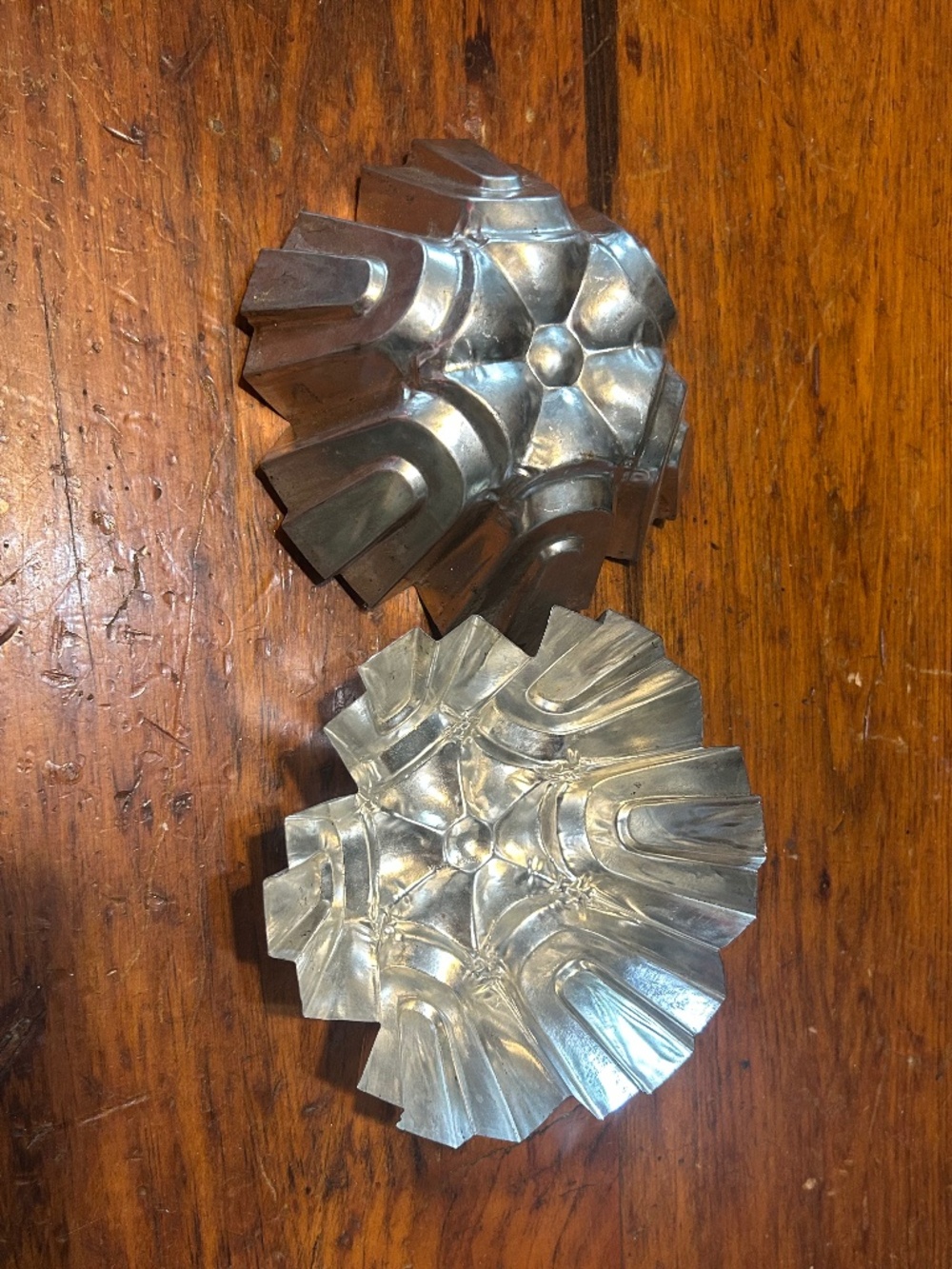 Beautiful 2 Large Decorative Vintage Fluted Tart Jello Tin Molds